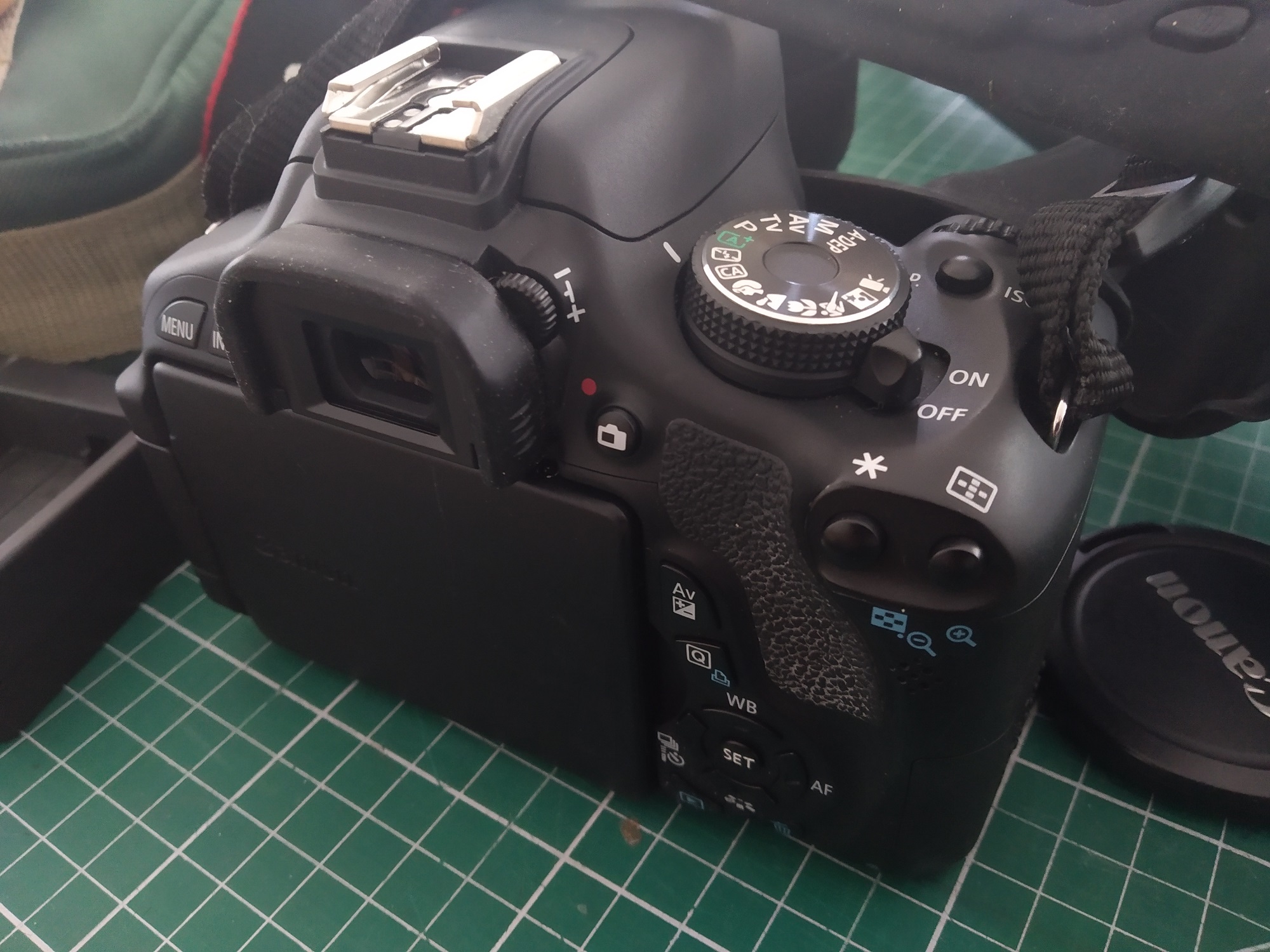 Canon 600d, 18-55mm lens, Tripod, Case, Card, Bumpers